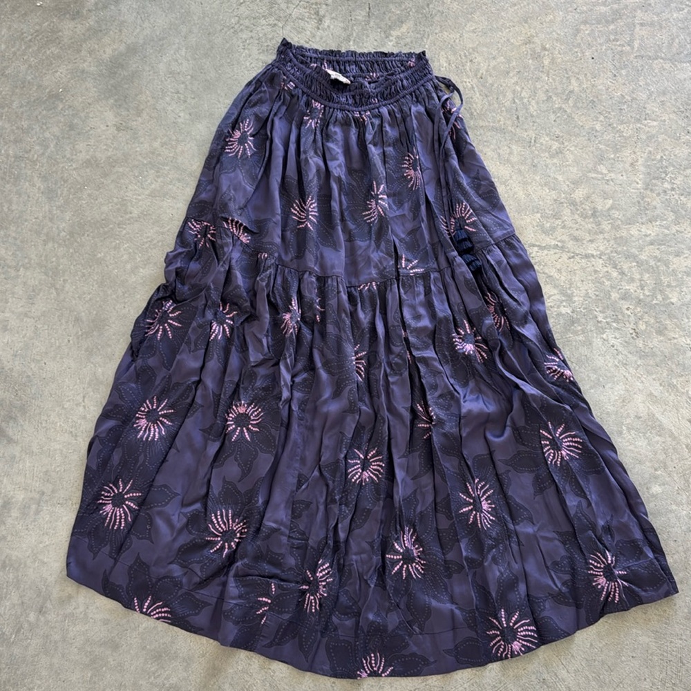 Omika skirt with pockets - size S